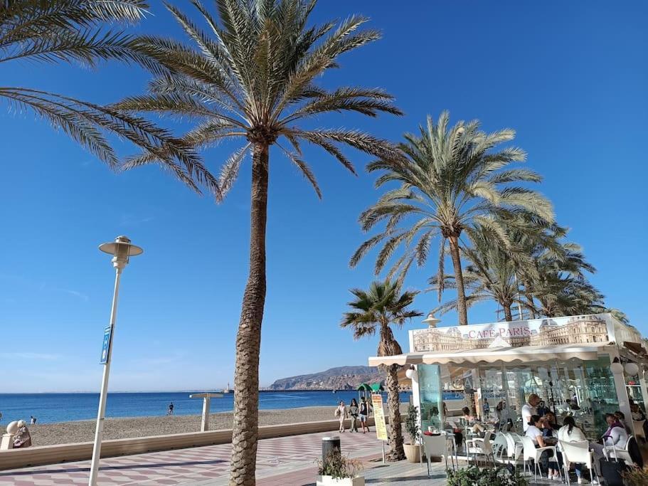 Estupendo Piso Renovado A 30 Metros De La Playa Leilighet Almería Eksteriør bilde